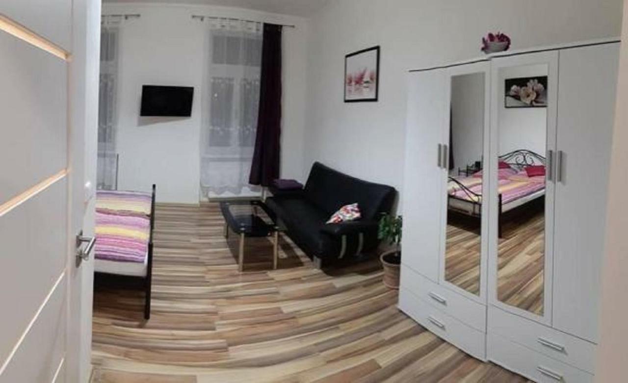 Apartment Krale Jiriho Karlovy Vary Exterior photo